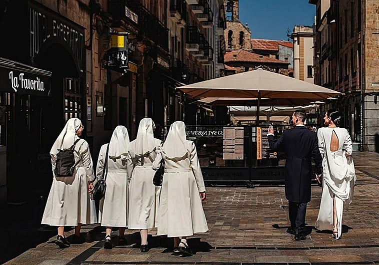 Una pareja de novios, cuatro monjas y una nominación vallisoletana a la mejor foto de boda de España